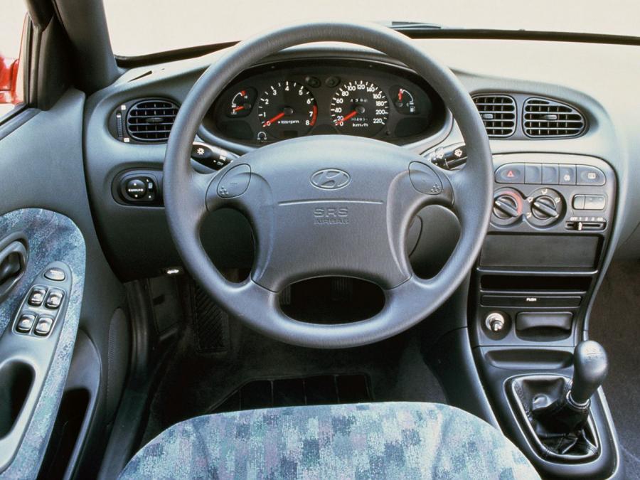  Hyundai Lantra 1995 года  (фото 4 из 4)
